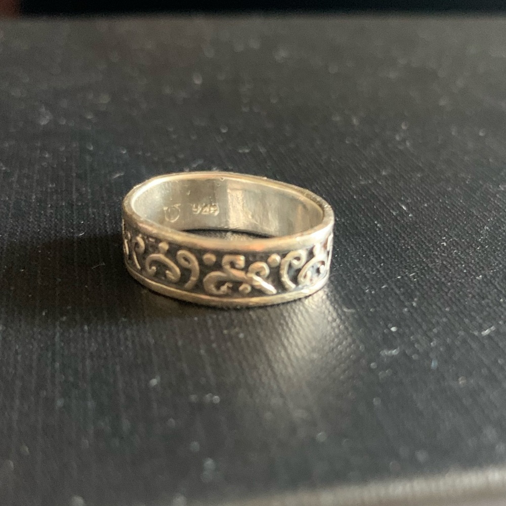 Silver ring - Picture 2 of 3